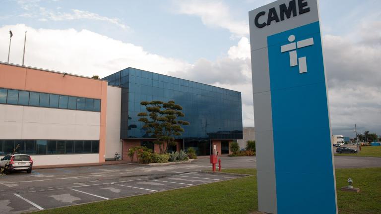 Automazione CAME per Cancelli: Comfort e Resistenza La conformità del nostro territorio richiede soluzioni robuste. Le pendenze collinari, i contesti verticali tipici delle nostre cittadine e, soprattutto, l’azione corrosiva della salsedine marina mettono a dura prova qualsiasi impianto meccanico ed elettrico. Scegliere prodotti di bassa qualità significa andare incontro a continui guasti e blocchi improvvisi. […]
